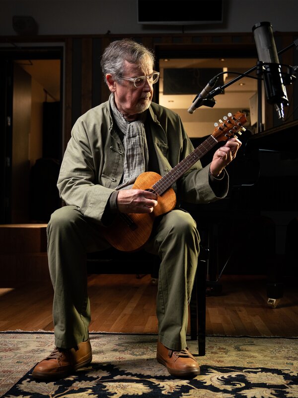 Richard Harvey tuning an 8-string ukulele