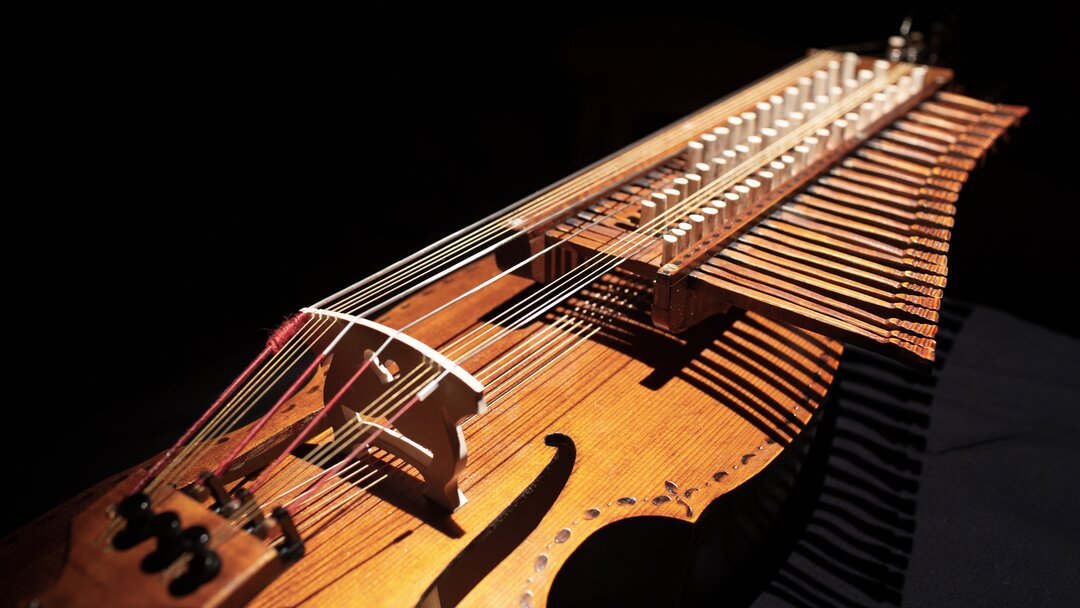 An oktavharpa