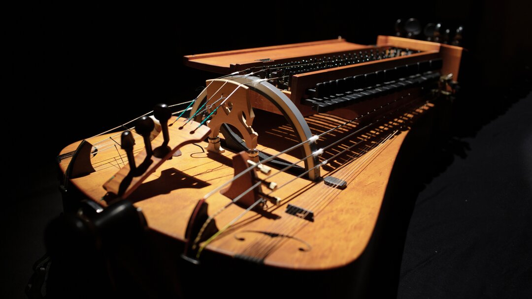 A hurdy-gurdy