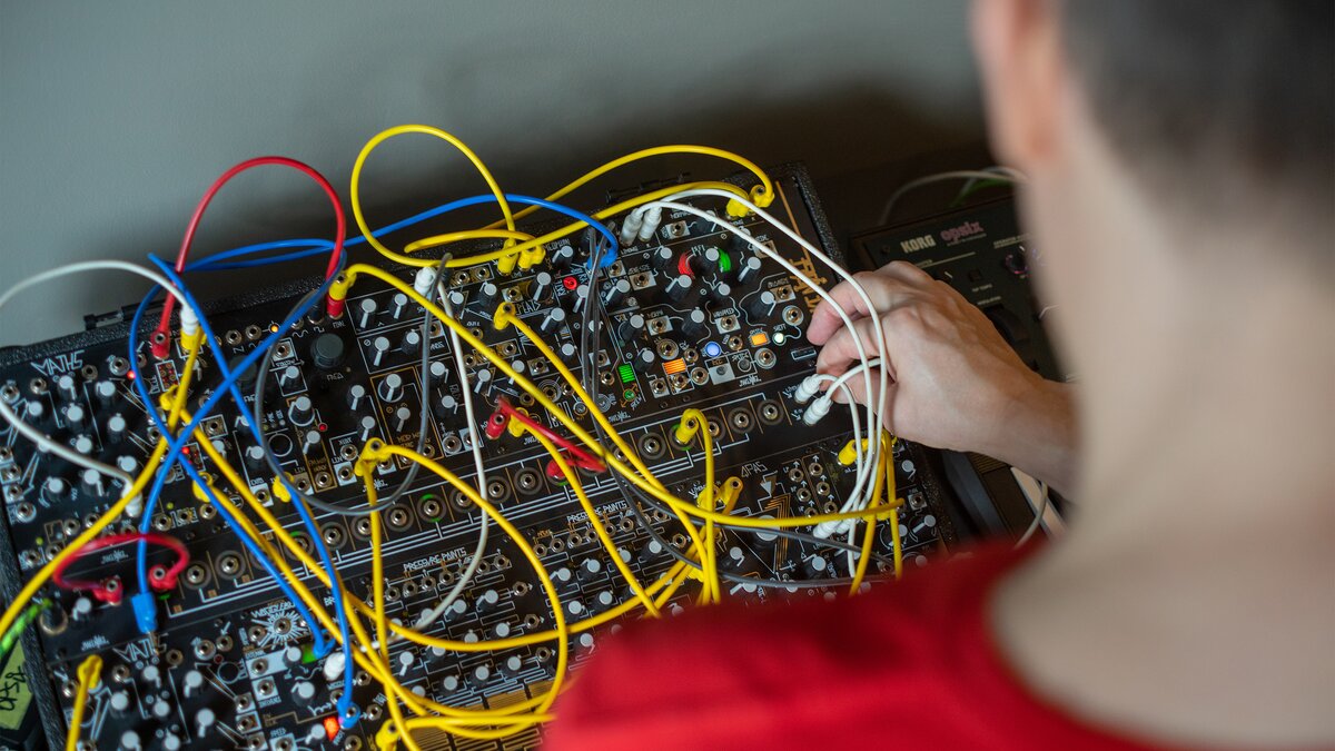 Peter Van Hoesen creates an elaborate analog synth patch
