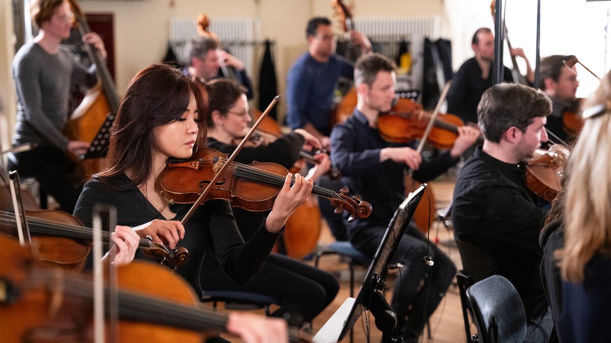 Recording orchestral string sections for Stringscapes by Benjamin Wallfisch