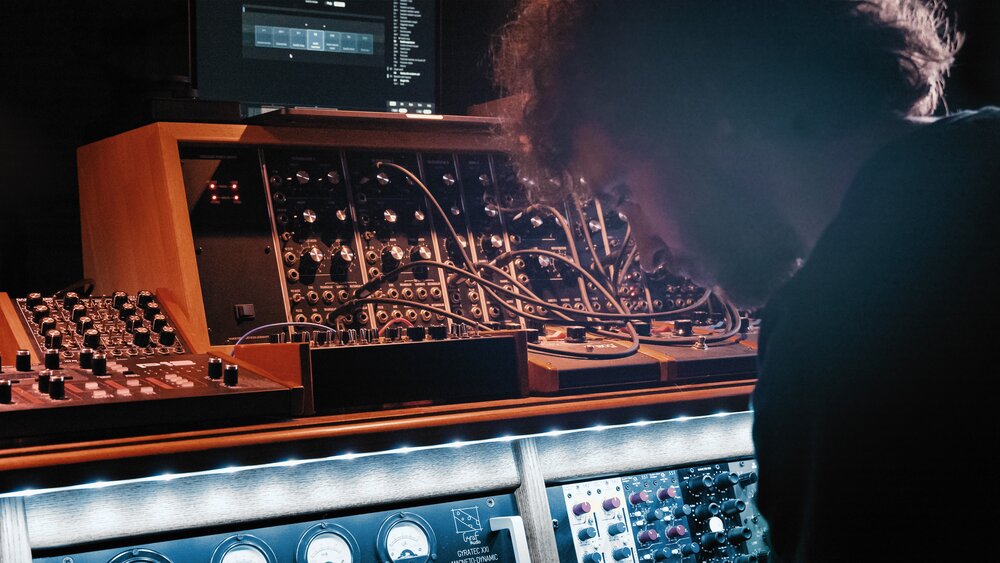 Frederik Theyssen with synthesizers