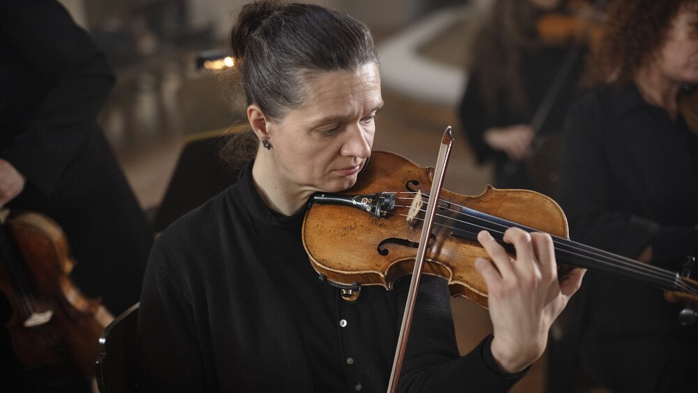 Violinist performing. Photo by Reinis Hofmanis.