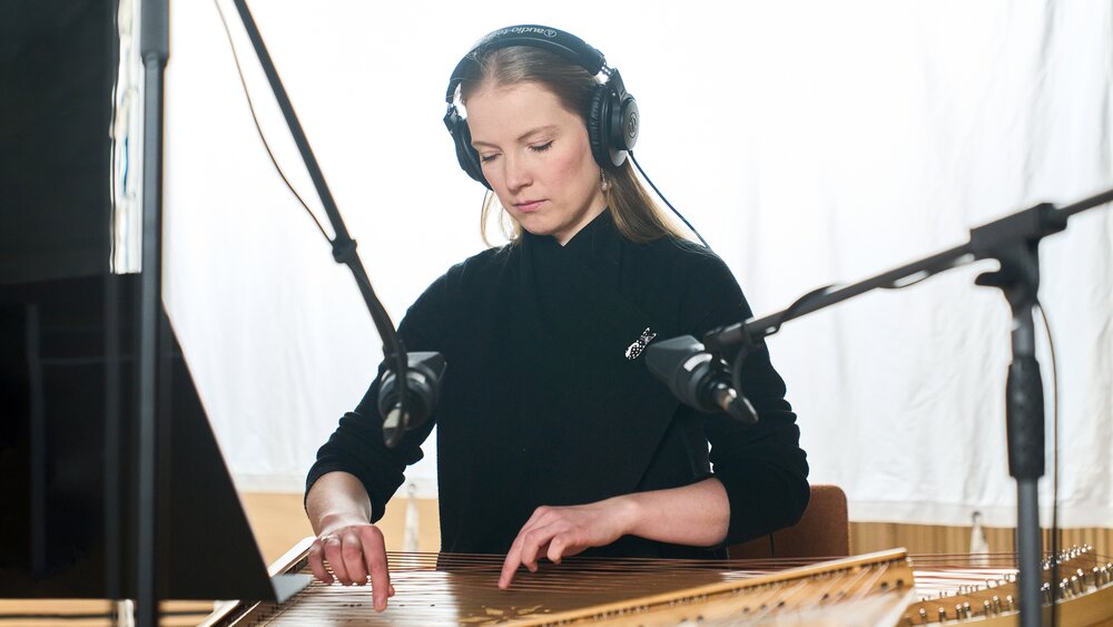 Anna-Liisa Eller records kannel for the Salu sample library. Photo by Kaupo Kikkas.