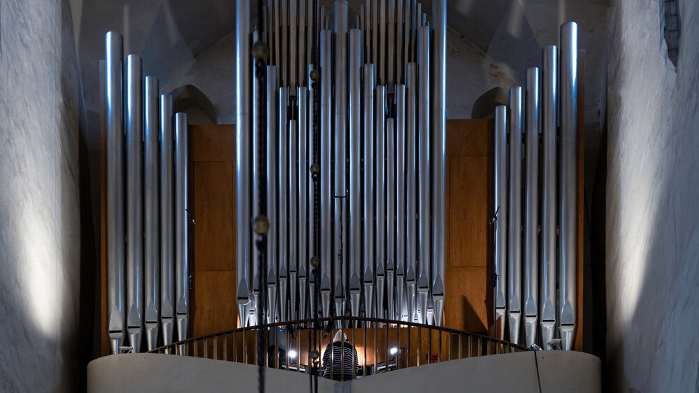 A massive pipe organ